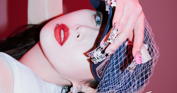 HyunA - Mrs. Nail
