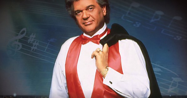 Conway Twitty - A Moment in Time: An Evening with Conway Twitty & Orchestra (Live)