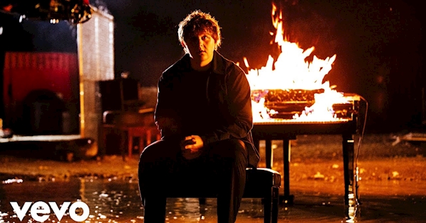 Lewis Capaldi - Bruises (Official Video)